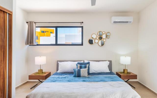 Entire House- 3BR with Private Roof Top Deck