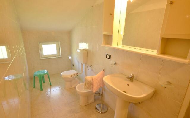 Stunning Cottage in Sesta Godano with Balcony