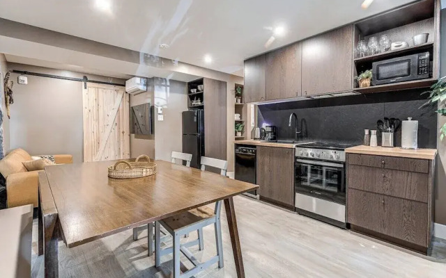 Beautiful Vieux Quebec 2 Bed Apt