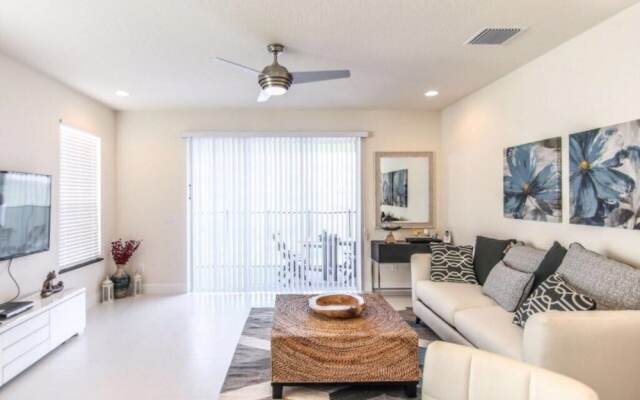 17413sb - Serenity 3 Bedroom Townhouse