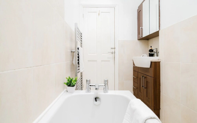 Cosy 4-bed - Sleeps 7, Garden & Pet-friendly