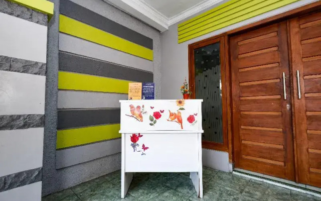 Griya Sakura Syariah Solo by OYO Rooms
