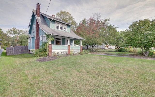 Welcoming Home in Youngstown w/ Private Backyard!