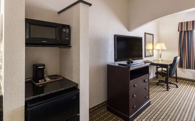 Quality Suites Burleson - Ft. Worth