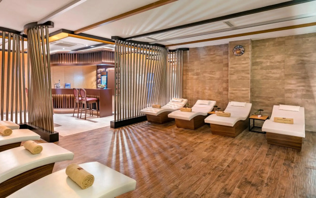 B Business Hotel & Spa