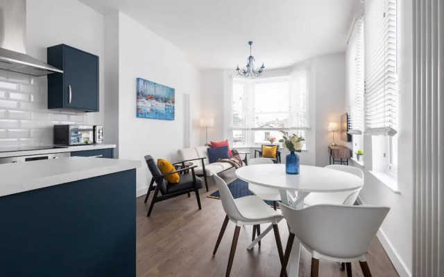 Host Stay Sanderling Chase