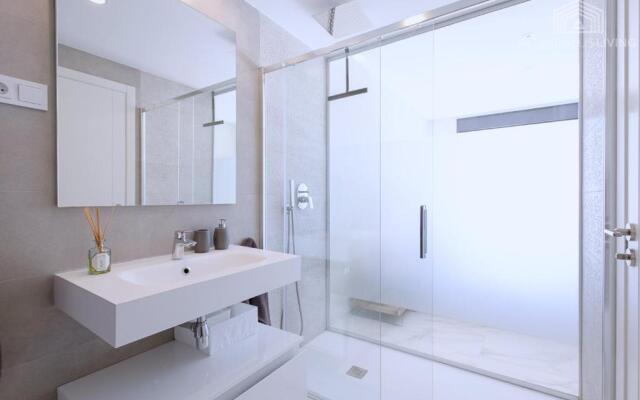 Contemporary apartment 8 min to Puerto Banus