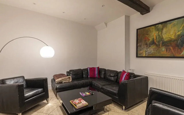 Stylish&Spacious 4br House W/Parking in Kensington