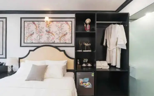 Charming Moon Hotel