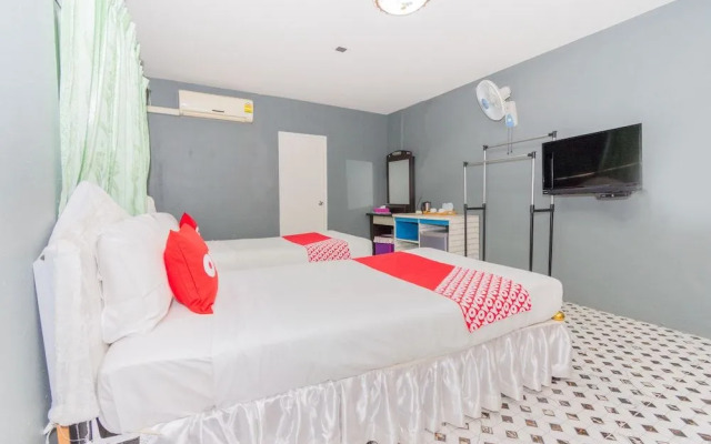 Oyo 712 Baandin Resort