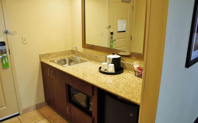 Hampton Inn & Suites Cincinnati/Uptown-University Area