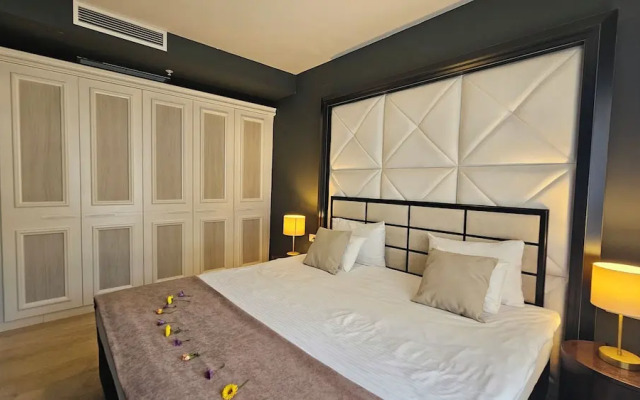 Royalis Suites