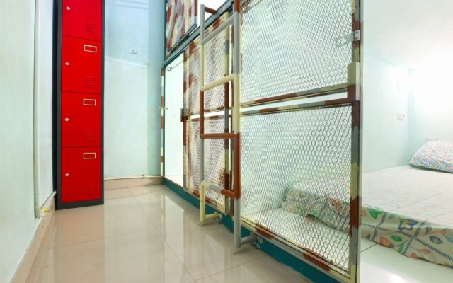 Kabin Kapsul Kayu Jati V Jakarta - Male Only - Hostel