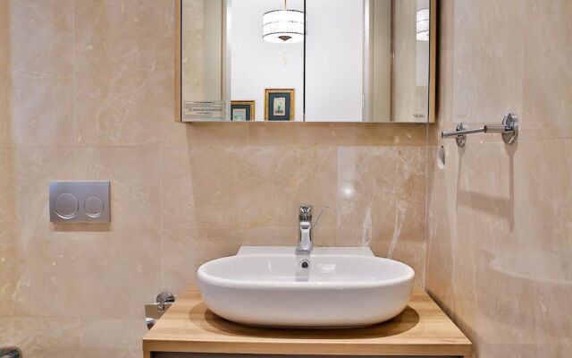 Important Group Villa Ata