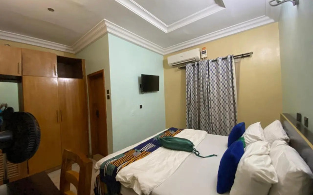 Nue Crest Hotel