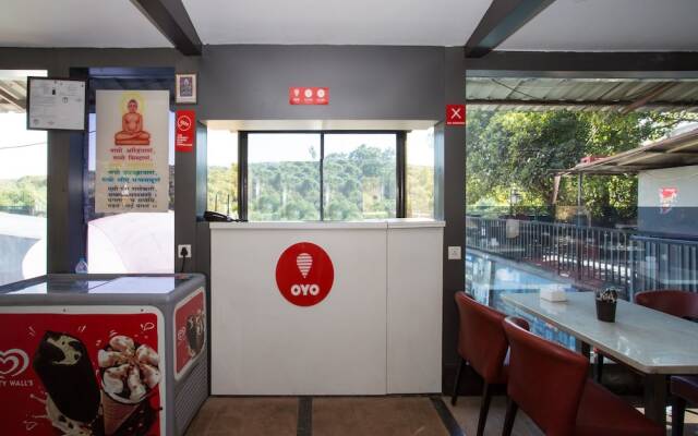 OYO 12249 Hotel Meghna Food Studio