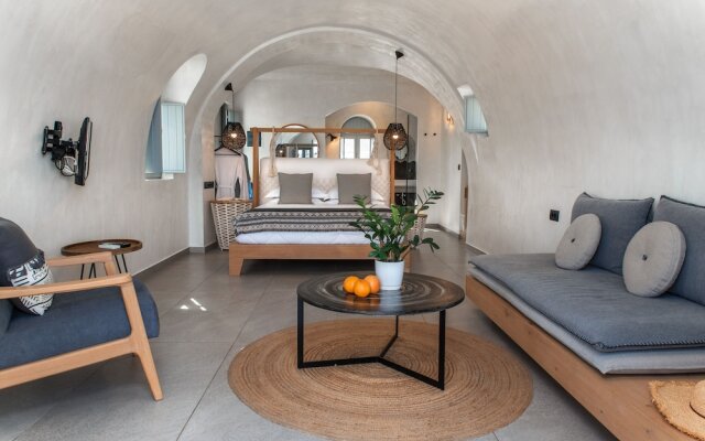 Almyra Oia Suites