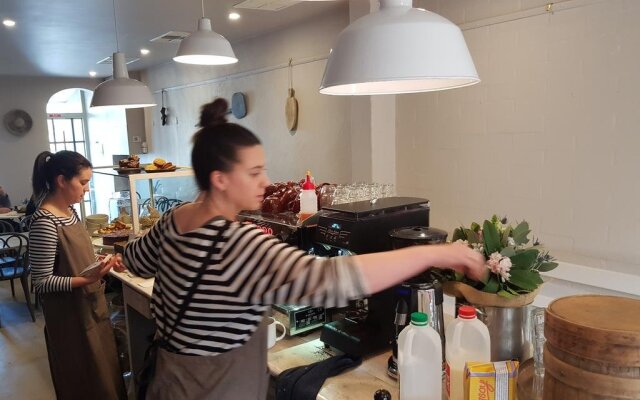 Fig Cafe and Accommodation