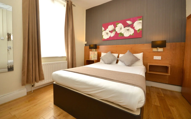 Whites Hotel