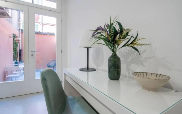 Ormesini Courtyard Apartment