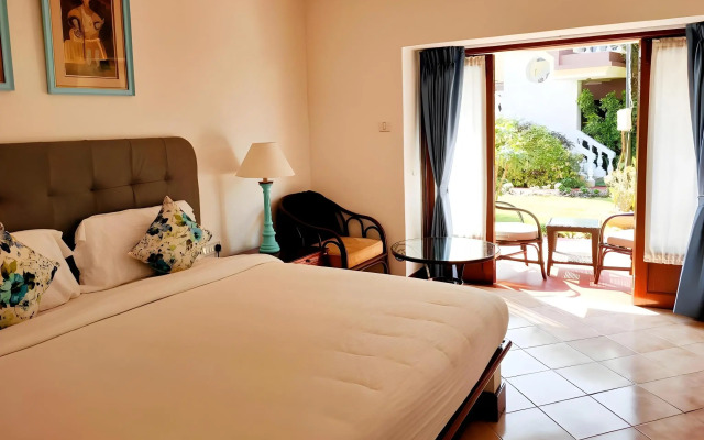 Coconut Grove Beach Resort