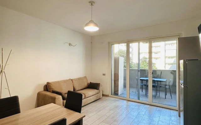 Bilocale Moderno e Confortevole con Terrazzo