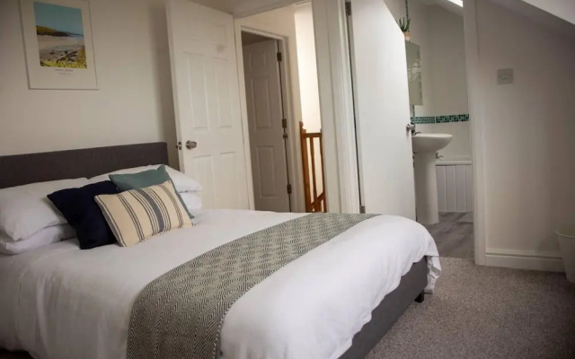 Spacious 3-bed House in Porth Beach, Newquay