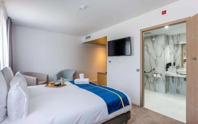 Brit Hotel Privilège Paris - Rosny