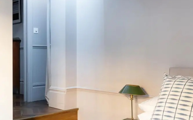 The Cleveland Arms I (No Front Desk)