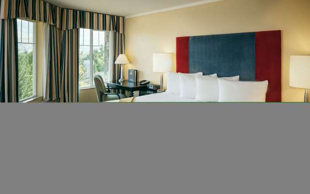 Plaza Inn & Suites at Ashland Creek