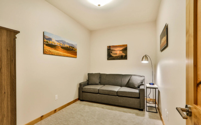 Rundle Cliffs Lodge by Spring Creek Vacation