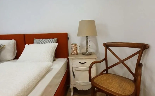Villa Monte Santo by DuHomes