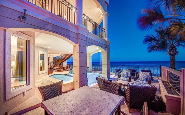 Palazzo Del Mar by RedAwning