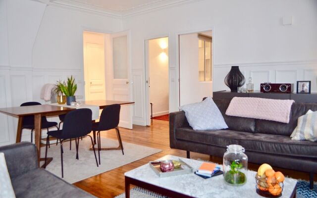 Central Marais-beaubourg 1 Bedroom Flat