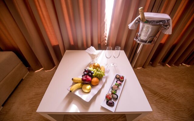 Grandeeza Luxury Hotel