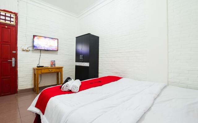 RedDoorz near Universitas Pamulang