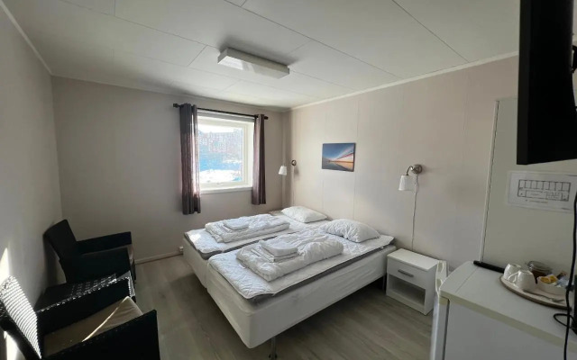 Midnattsol Rom Og Hytter
