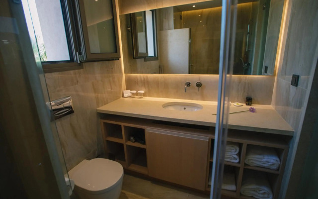 Almуros Beach Resort and Spa