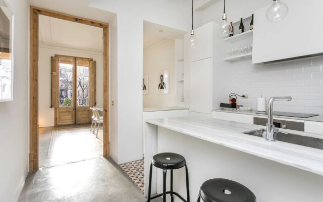 Spacious and luminous flat with balcony