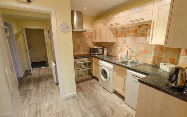 Clifton Court Apt 19 With Heated Pool