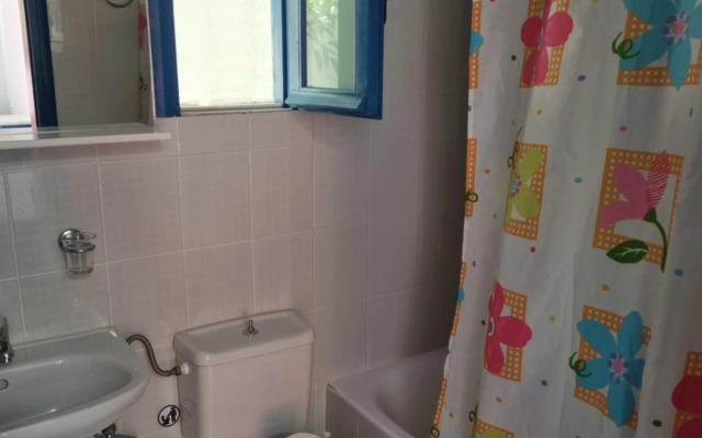 Leonidas Studios & Apartments