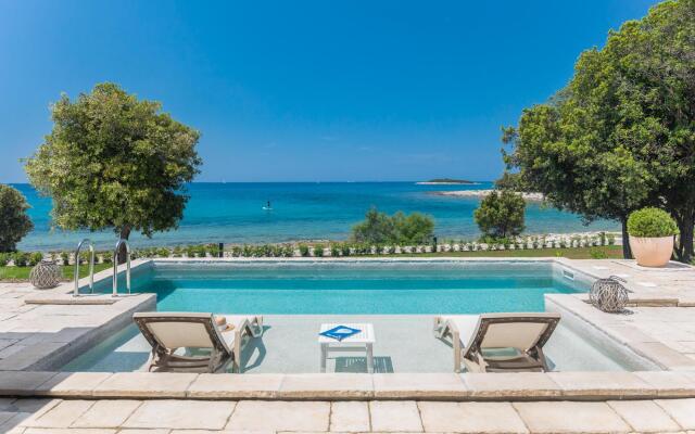 Porto Bus Beachfront 1