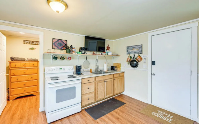 Whittier Vacation Rental Cabin in Tranquil Setting