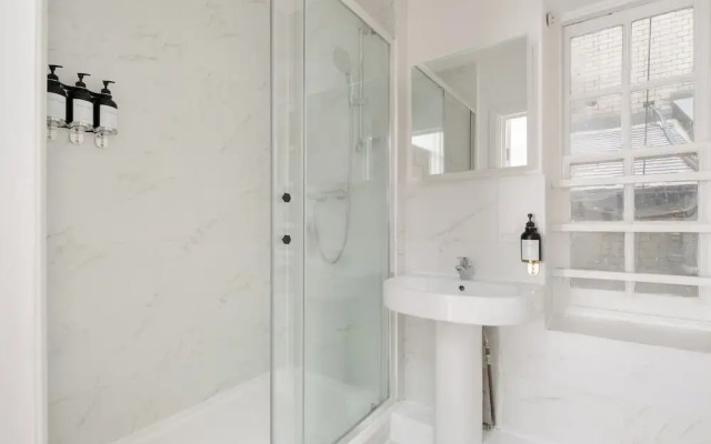 Elegant Mayfair Apartment