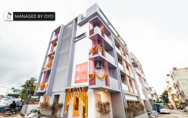 Super OYO Townhouse 1225 Chethana Inn