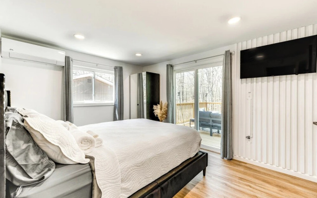 Lake & Beach Access: Bbq-ready Poconos Retreat!