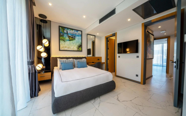 The Norm Collection Door'a