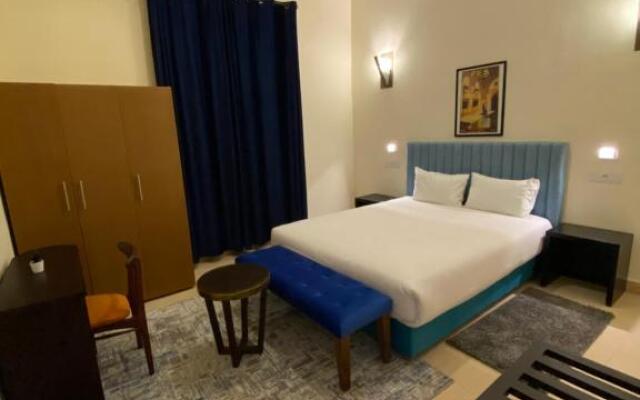 Comfy Colonial Apartments