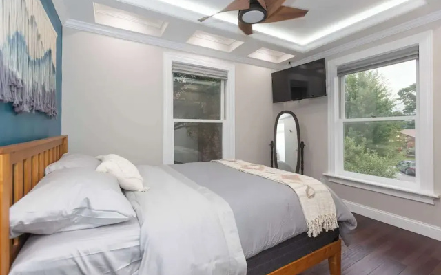 4 BDR Lake Geneva Estate Across From Beach!