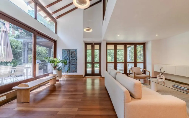 w Incredible 5BR House w Jacuzzi in El Poblado